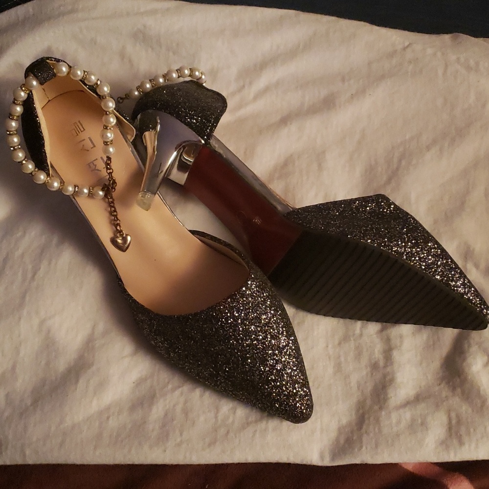 High Heals - Picture 2 of 4